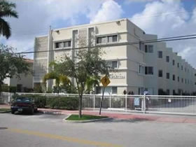 Apartamento em Frente ao Canal em Miami Beach $160,000