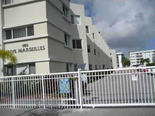 Apartamento em Frente ao Canal em Miami Beach $160,000