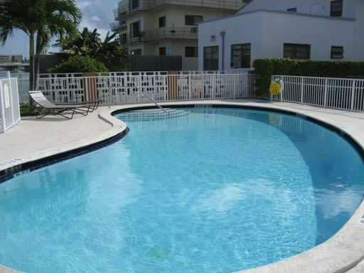 Apartamento em Frente ao Canal em Miami Beach $160,000