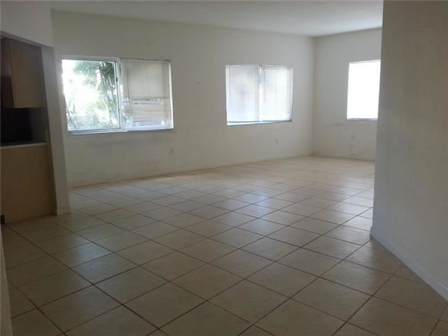 Apartamento em Frente ao Canal em Miami Beach $160,000