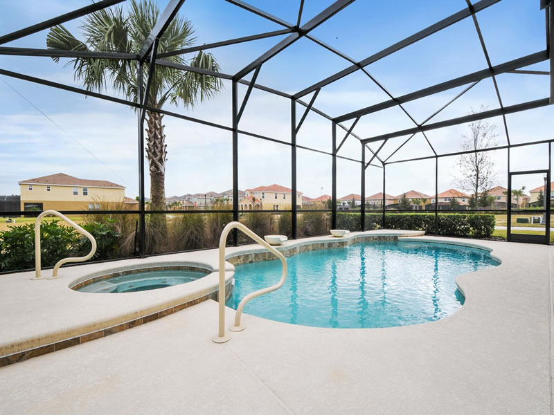 Nova Casa com 6 quartos e Piscina e Spa Particular em Solterra Resort Condominio - Orlando $449,000