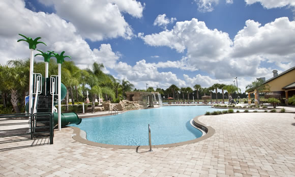 Nova Casa com Piscina em Paradise Palms Resort Condominio - Orlando $413,000