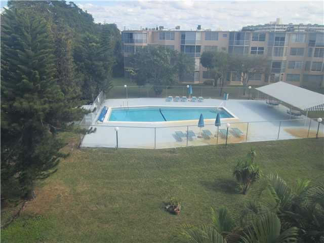 Apartamento em Aventura $154,900