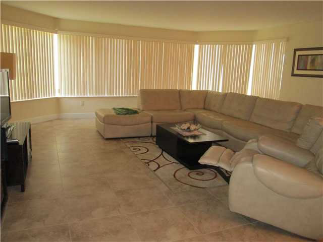 Apartamento em Aventura $154,900