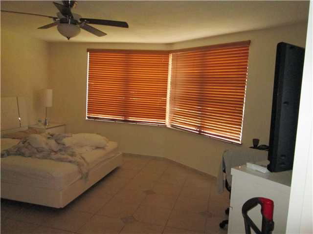 Apartamento em Aventura $154,900