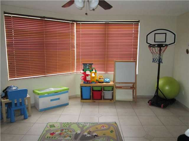 Apartamento em Aventura $154,900