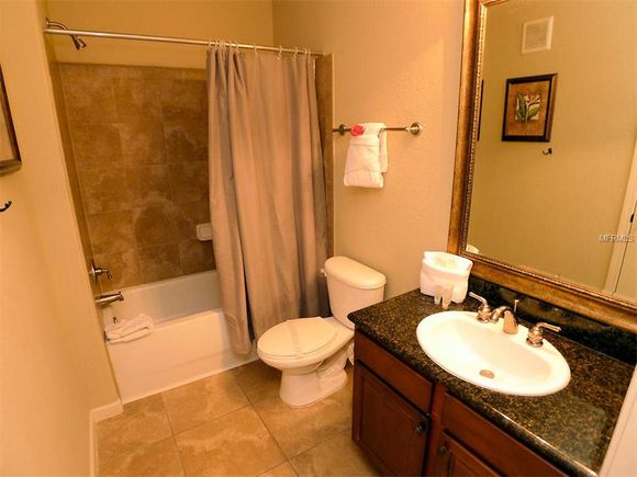 Apartamento Mobiliado 4 Dormitorios em Beella Piazza Resort - Davenport - Orlando - $150,000