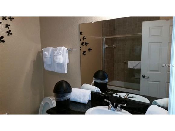 Apartamento Mobiliado 3 Dormitorios em Tuscana Resort - Orlando - $145,000 