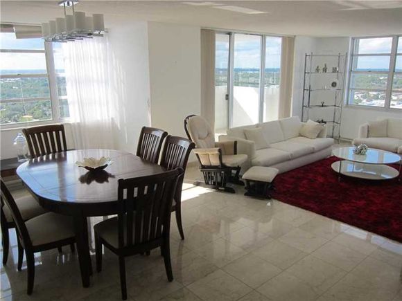 Apartamento 2 dormitorios todo reformado e mobiliado - Miami - $258,500