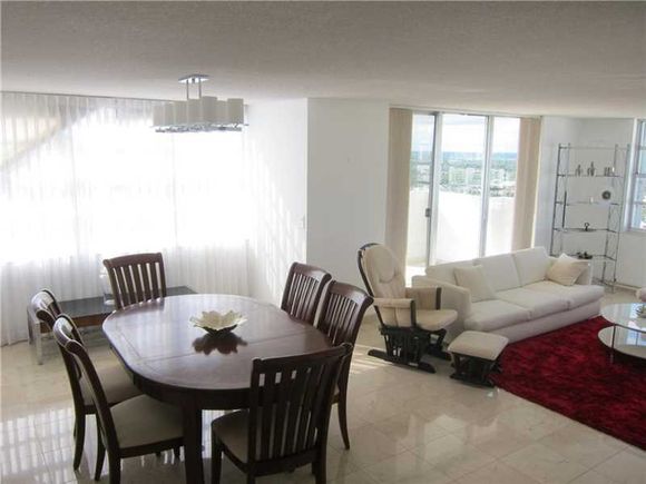 Apartamento 2 dormitorios todo reformado e mobiliado - Miami - $258,500