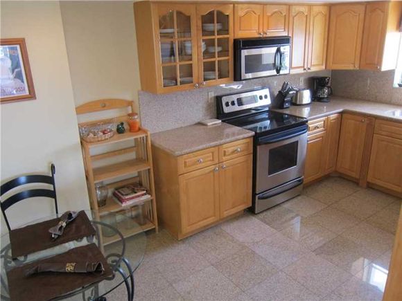 Apartamento 2 dormitorios todo reformado e mobiliado - Miami - $258,500