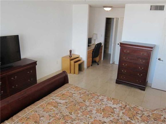 Apartamento 2 dormitorios todo reformado e mobiliado - Miami - $258,500