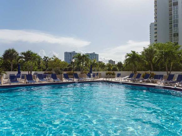 Apartamento em predio de luxo com visto do Intercoastal - Miami - $265,000