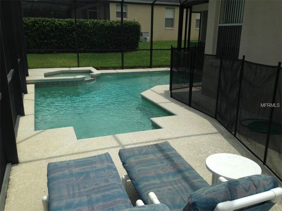 Casarao com piscina particular e mobiliado pronto para morar ou investimento - Orlando - $275,000 