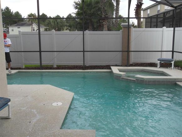 Casarao com piscina particular e mobiliado pronto para morar ou investimento - Orlando - $275,000 