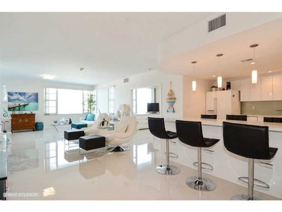 Apartamento em Frente a Praia - Collins Ave - Millionaires Row - Miami Beach - $499,000 