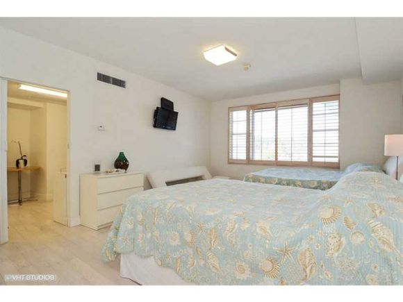 Apartamento em Frente a Praia - Collins Ave - Millionaires Row - Miami Beach - $499,000 