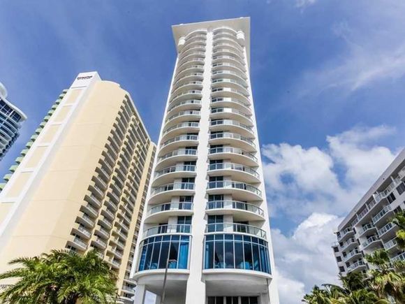 Apartamento em Frente a PRaia - Sunny Isles - Miami Beach - $499,000