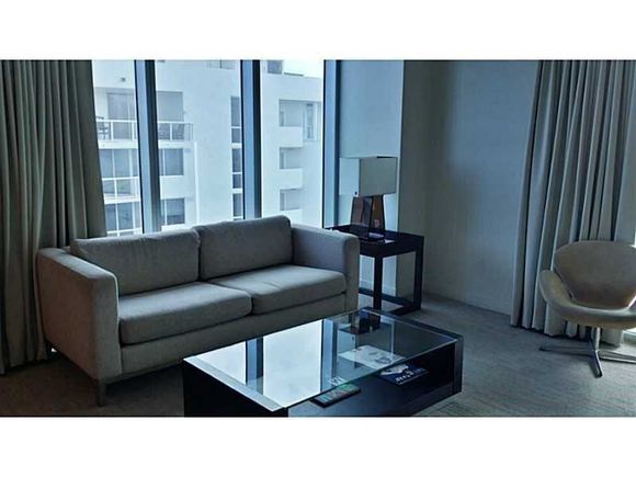 Apartamento em Frente a PRaia - Sunny Isles - Miami Beach - $499,000