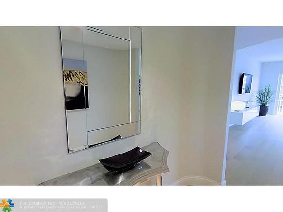 Apartamento em Frente a Praia em Fort Lauderdale, Florida -$497,500