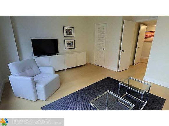 Apartamento em Frente a Praia em Fort Lauderdale, Florida -$497,500