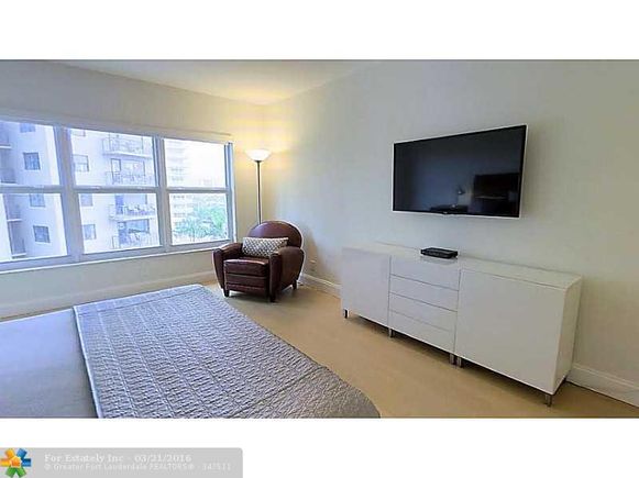 Apartamento em Frente a Praia em Fort Lauderdale, Florida -$497,500