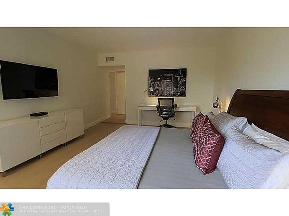 Apartamento em Frente a Praia em Fort Lauderdale, Florida -$497,500