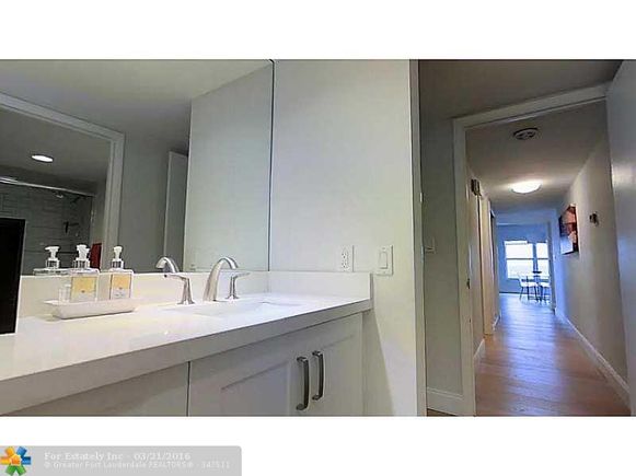 Apartamento em Frente a Praia em Fort Lauderdale, Florida -$497,500