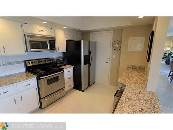 Apartamento Reformado em frente a praia em Fort Lauderdale, Flordia - $497,500