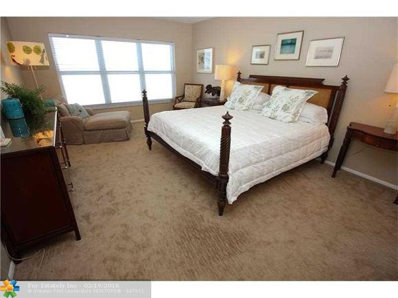 Apartamento Reformado em frente a praia em Fort Lauderdale, Flordia - $497,500