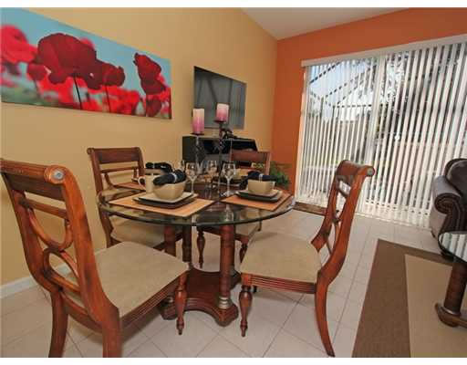 Townhouse a 2 Milhas da Disney $169,000