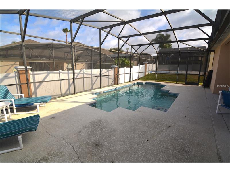 Casa 4 dormitorios - 2 suites-  mobiliado com piscina particular em bom condominio - Orlando $199,950