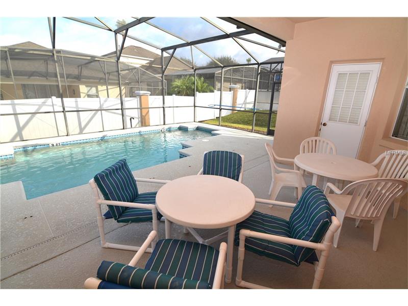 Casa 4 dormitorios - 2 suites-  mobiliado com piscina particular em bom condominio - Orlando $199,950

