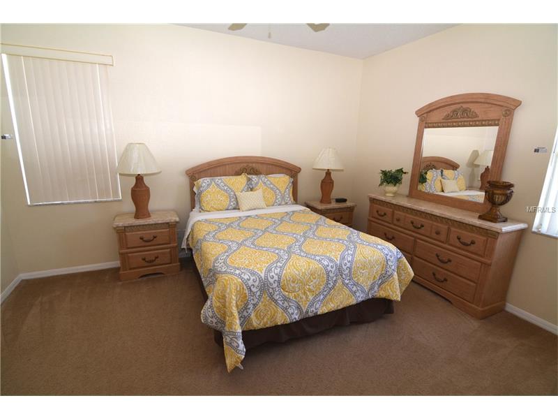Casa 4 dormitorios - 2 suites-  mobiliado com piscina particular em bom condominio - Orlando $199,950
  