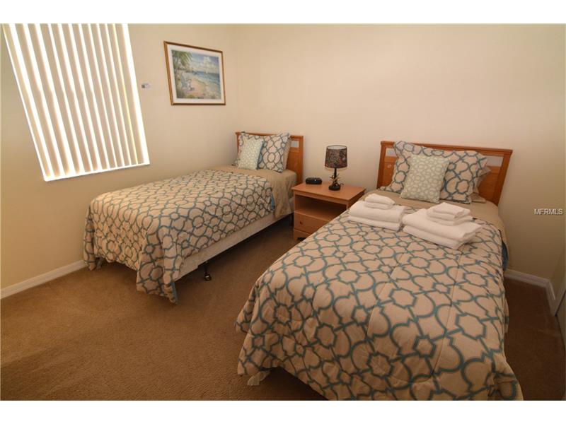 Casa 4 dormitorios - 2 suites-  mobiliado com piscina particular em bom condominio - Orlando $199,950
 