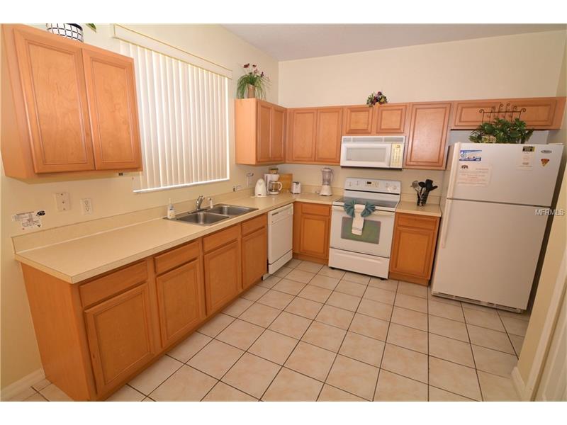 Casa 4 dormitorios - 2 suites-  mobiliado com piscina particular em bom condominio - Orlando $199,950
 
