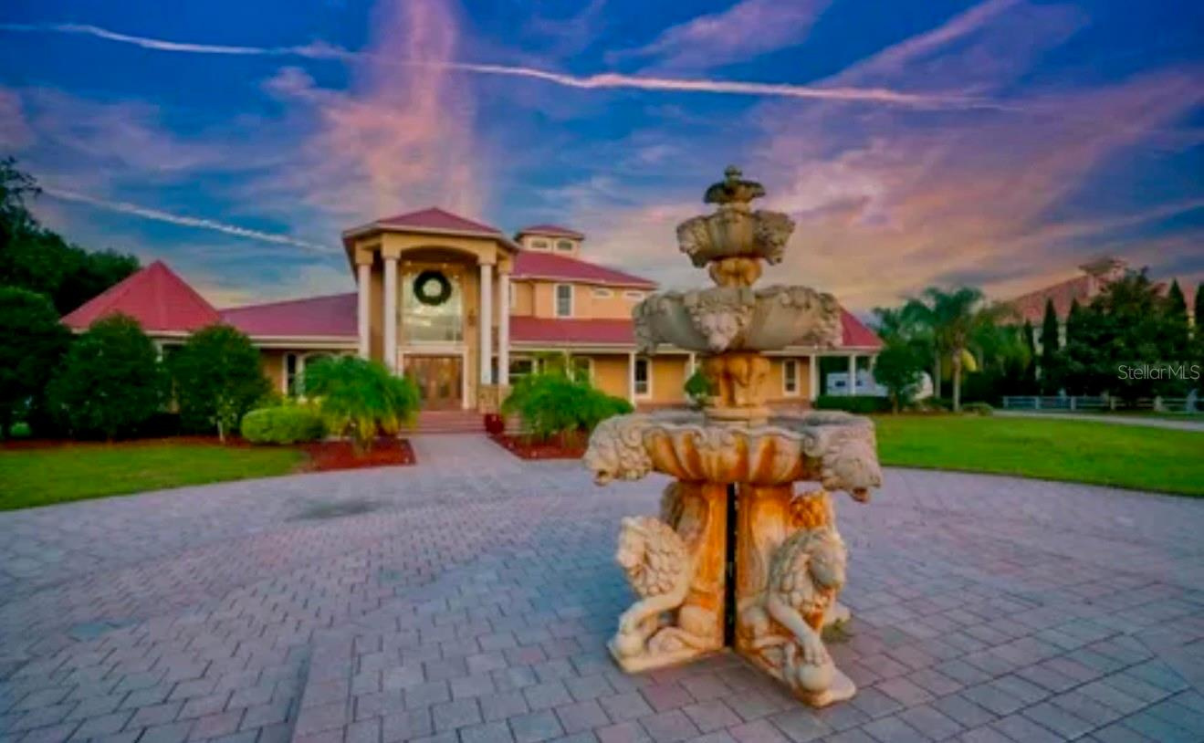 Mansao De Luxo e Fazenda em Frente a Lagoa entre Tampa e Orlando $4,900,000