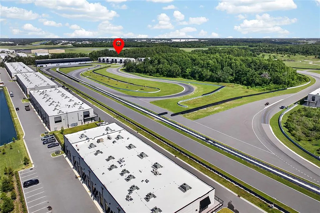 Garagem Particular na pista de corrida The Motor Enclave - Tampa, Florida $458,990