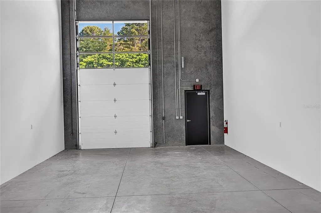 Garagem Particular na pista de corrida The Motor Enclave - Tampa, Florida $458,990